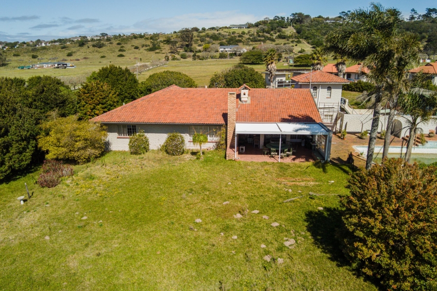 4 Bedroom Property for Sale in Theescombe Eastern Cape